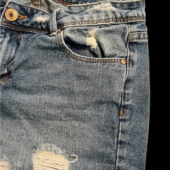 Denim & Co Distressed Jean Shorts- Size 2 - Picture 5 of 8
